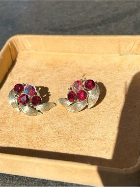 Lisner clip earrings. Red stone vintage